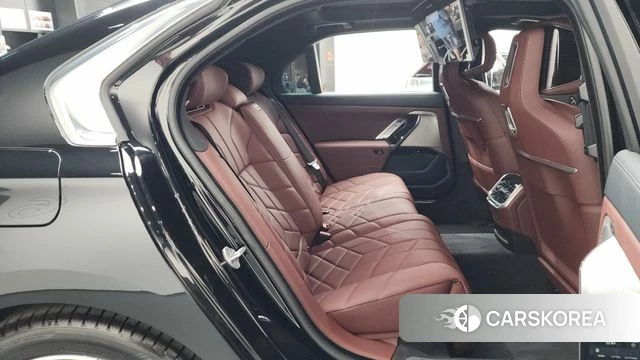 BMW 7 Series (G70) 2025 Черный из Кореи, фото 2