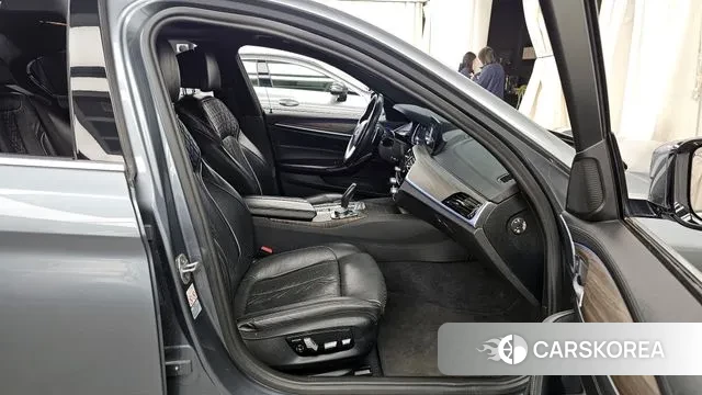 BMW 5 Series (G30) 2018 Серый из Кореи, фото 2