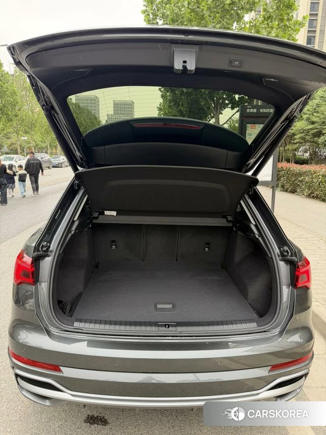 Audi Q3 2023 Темно-серый из Китая, фото 2