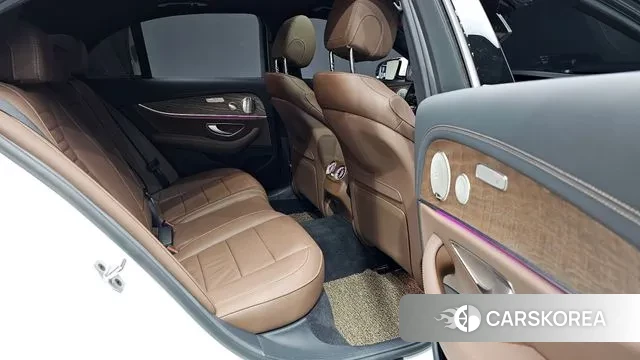 Mercedes-Benz E-Class W213 2023 Белый из Кореи, фото 2