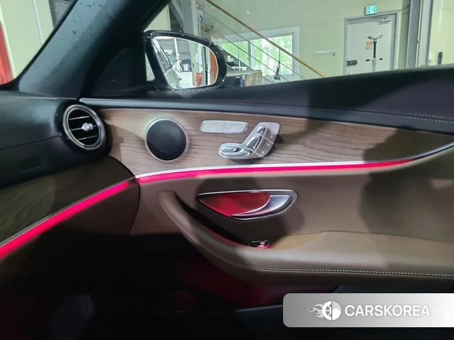 Mercedes-Benz E-Class W213 2021 Белый из Кореи, фото 2