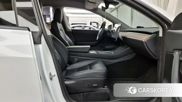 Tesla Model Y 2021 Белый из Кореи, фото 2