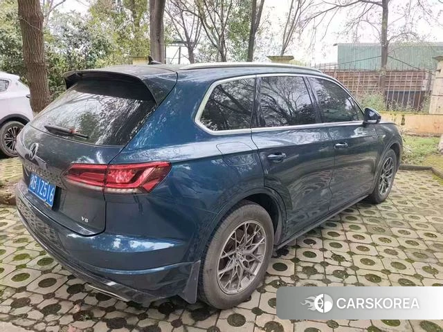 Volkswagen Touareg 2022 Синий из Китая, фото 2