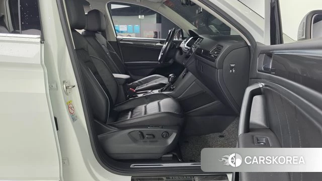 Volkswagen Tiguan Allspace 2018 Белый из Кореи, фото 2