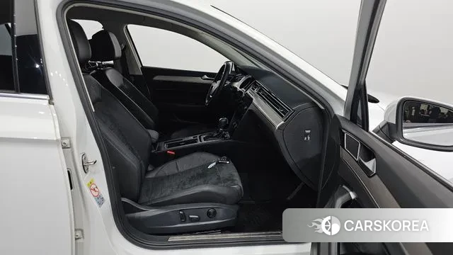 Volkswagen Passat GT (B8) 2018 Белый из Кореи, фото 2