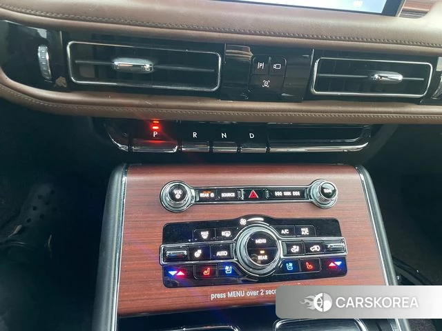 Lincoln Aviator 2nd generation 2021 Белый из Кореи, фото 2