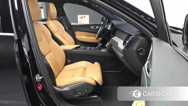 Volvo XC60 second Generation 2019 Черный из Кореи, фото 2