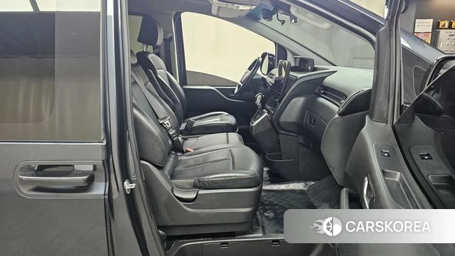 Hyundai Staria 2023 Серый из Кореи, фото 2