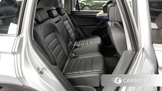 Volkswagen Tiguan second Generation 2021 Серебристо-серый из Кореи, фото 2