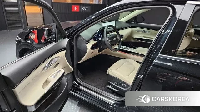 Genesis GV70 2023 Черный из Кореи, фото 2