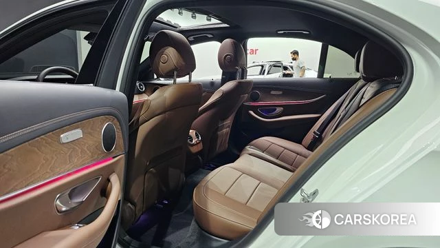 Mercedes-Benz E-Class W213 2022 Белый из Кореи, фото 2
