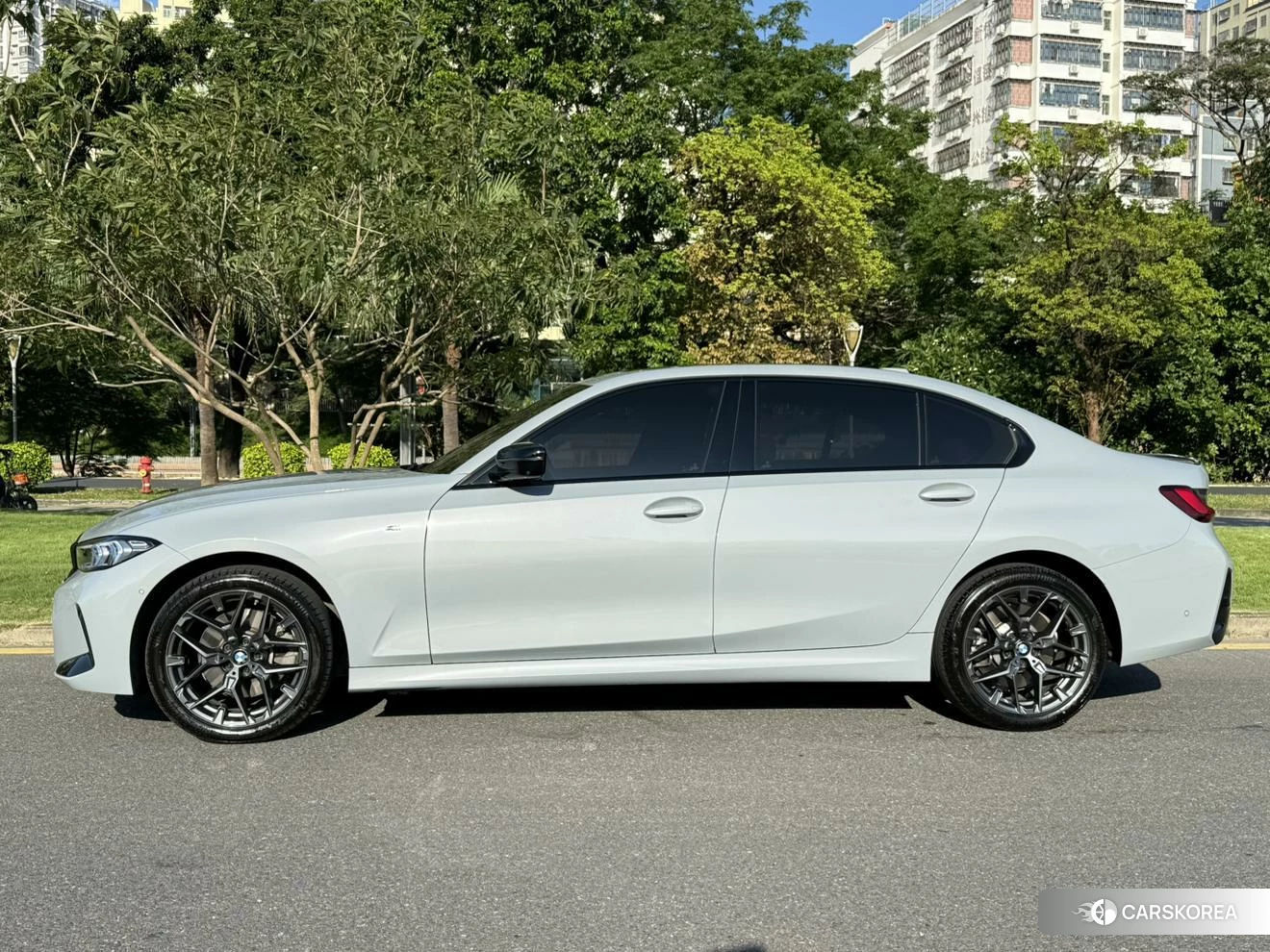 BMW 3 series 2024 Темно-серый из Китая, фото 2