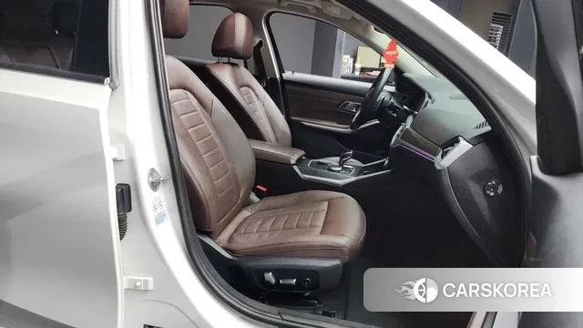 BMW 3 Series (G20) 2020 Белый из Кореи, фото 2