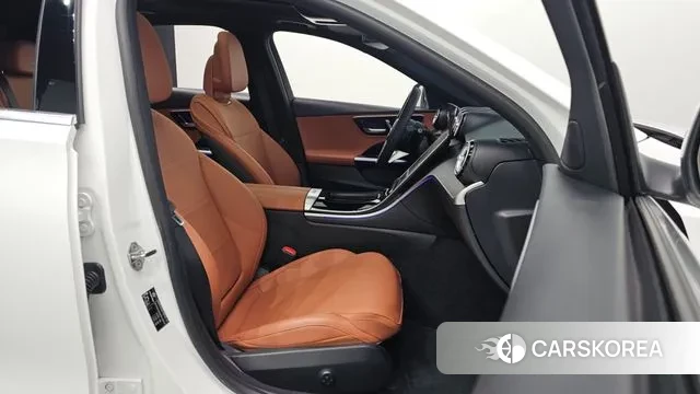 Mercedes-Benz C-Class W206 2023 Белый из Кореи, фото 2