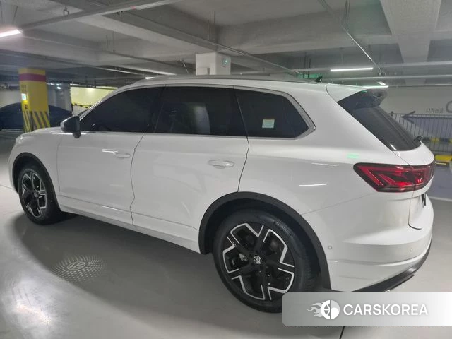 Volkswagen Touareg 3rd generation 2026 Белый из Кореи, фото 2