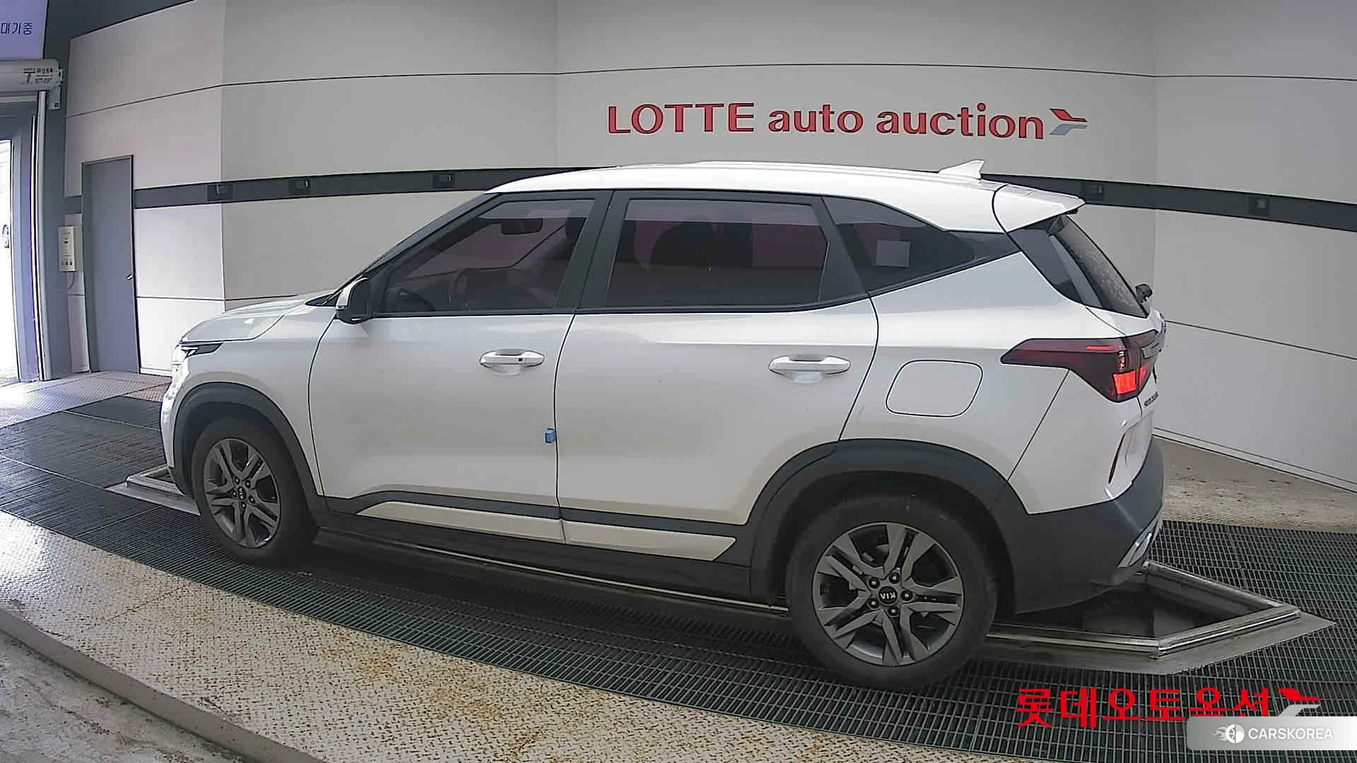 Kia Seltos 2021 Snow White Pearl из Кореи, фото 2
