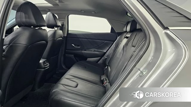 Hyundai Avante Hybrid (CN7) 2022 Серебристо-серый из Кореи, фото 2