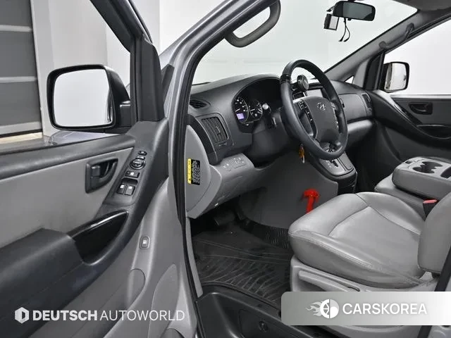 Hyundai The New Grand Starex 2018 Серебристо-серый из Кореи, фото 2