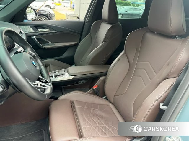 BMW X1 (U11) 2023 Темно-зеленый из Кореи, фото 2