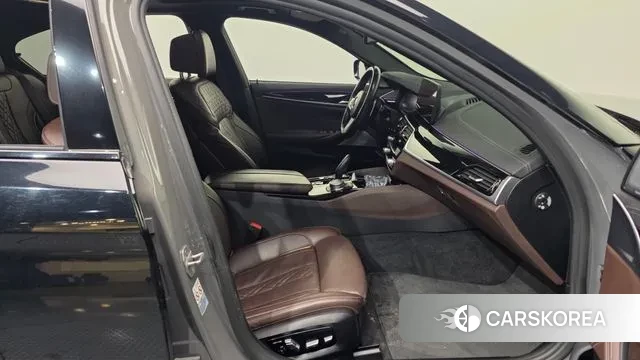 BMW 5 Series (G30) 2020 Черный из Кореи, фото 2