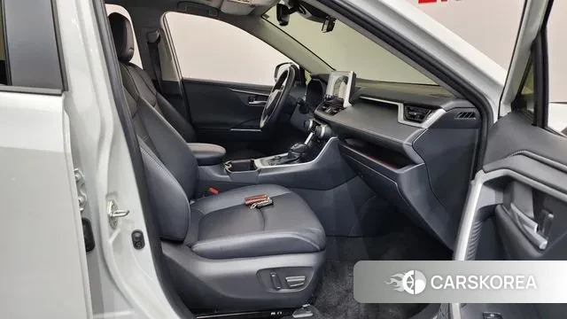 Toyota RAV4 5th Generation 2023 Белый из Кореи, фото 2