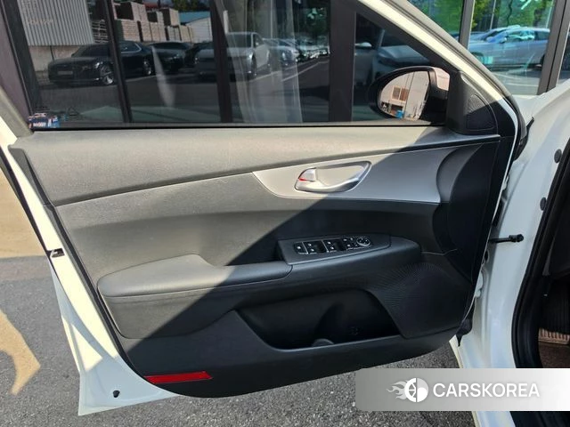 Kia The New K3 2nd generation 2023 Белый из Кореи, фото 2