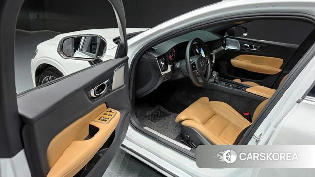 Volvo S60 3rd generation 2020 Белый из Кореи, фото 2