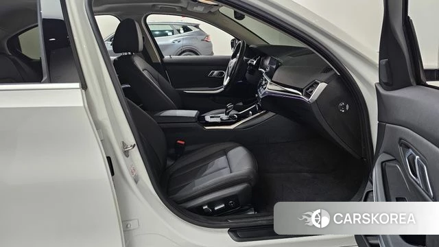 BMW 3 Series (G20) 2020 Белый из Кореи, фото 2