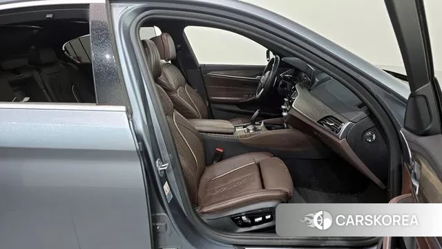 BMW 5 Series (G30) 2019 Серый из Кореи, фото 2