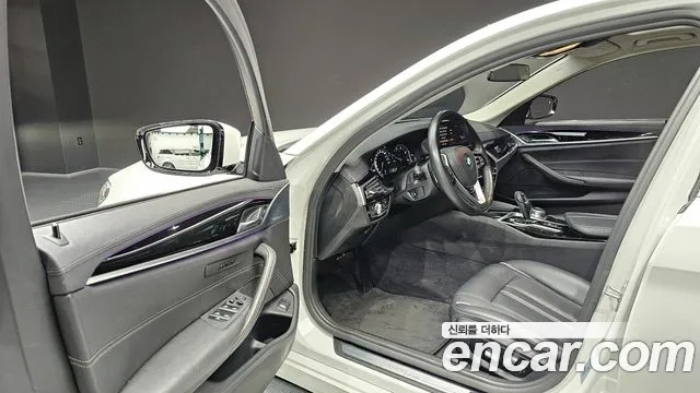 BMW 5 Series (G30) 2018 Белый из Кореи, фото 2