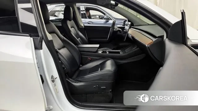 Tesla Model Y 2021 Белый из Кореи, фото 2