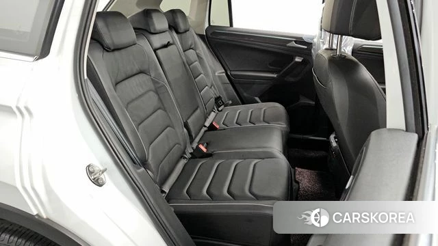 Volkswagen Tiguan second Generation 2022 Белый из Кореи, фото 2