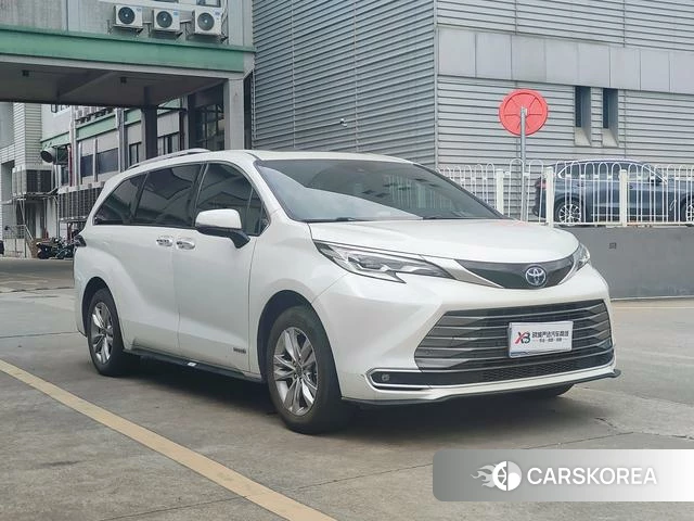 Toyota Saina 2022 Белый из Китая, фото 2