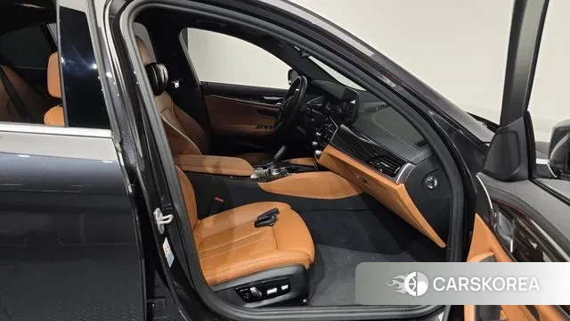 BMW 5 Series (G30) 2020 Серый из Кореи, фото 2