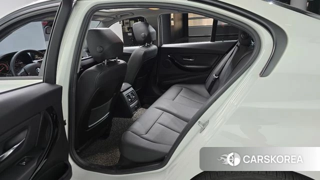 BMW 3 Series (F30) 2018 Белый из Кореи, фото 2