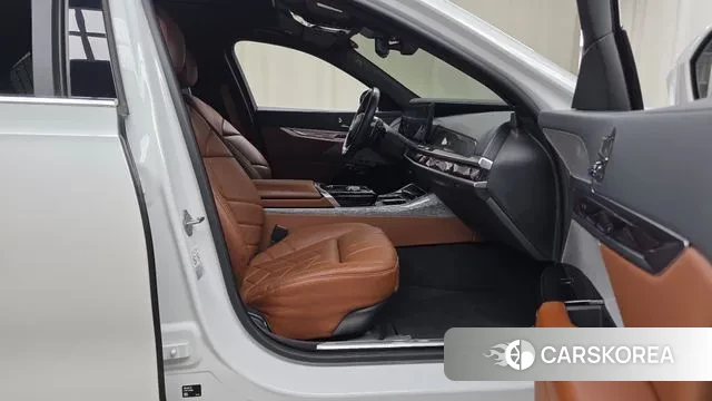 BMW 7 Series (G70) 2024 Белый из Кореи, фото 2