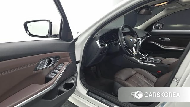 BMW 3 Series (G20) 2022 Белый из Кореи, фото 2