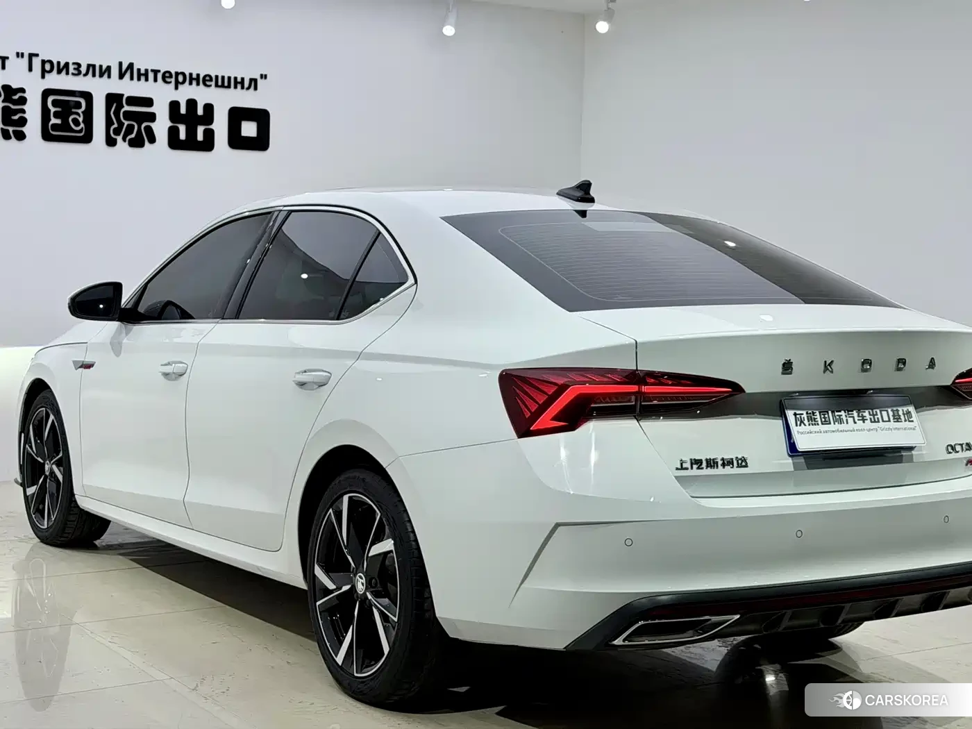 Skoda Octavia 2023 Белый из Китая, фото 2