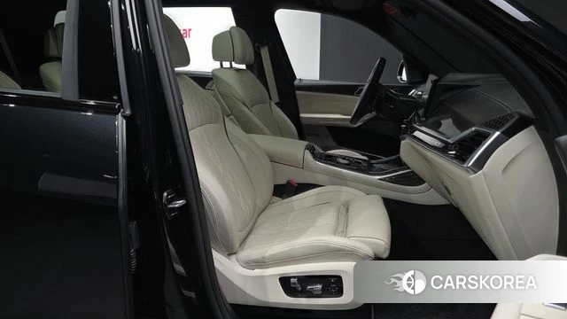 BMW X7 (G07) 2025 Черный из Кореи, фото 2