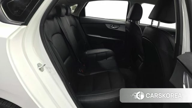 Kia The New K3 2nd generation 2023 Белый из Кореи, фото 2