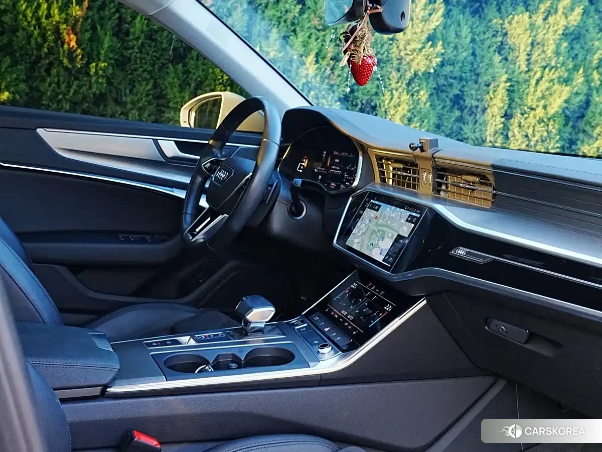 Audi A6 2023 Белый из Китая, фото 2