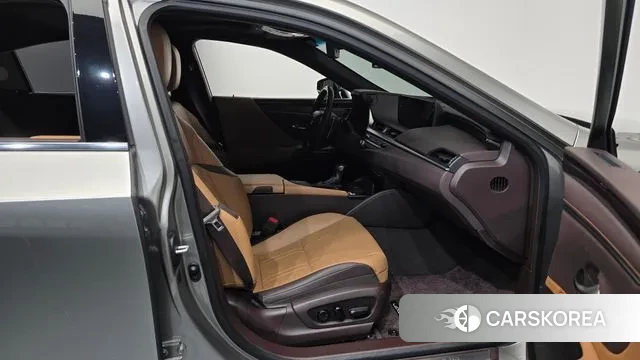 Lexus ES300h 7th generation 2021 Серый из Кореи, фото 2