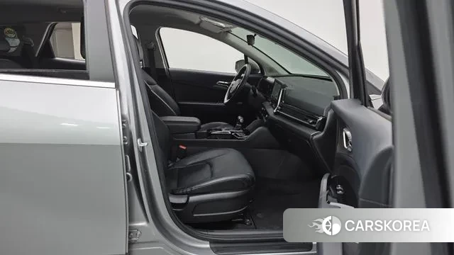 Kia Sportage 5th Generation 2021 Серебристо-серый из Кореи, фото 2