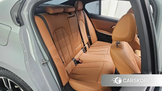 BMW 3 Series (G20) 2024 Светло-серебряный цвет из Кореи, фото 2
