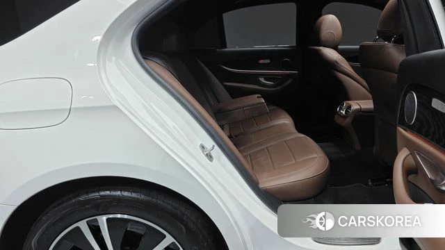Mercedes-Benz E-Class W213 2022 Белый из Кореи, фото 2