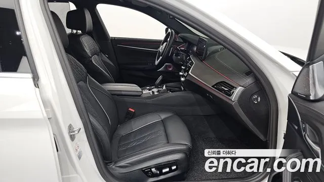 BMW 5 Series (G30) 2023 Белый из Кореи, фото 2