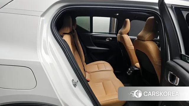 Volvo XC40 2021 Белый из Кореи, фото 2