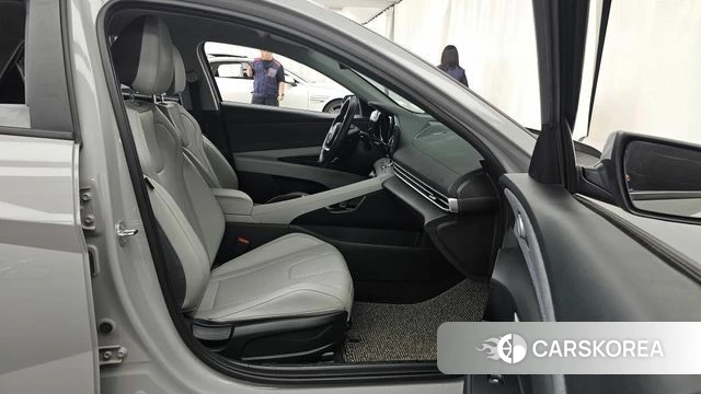 Hyundai Avante (CN7) 2023 Серебристо-серый из Кореи, фото 2