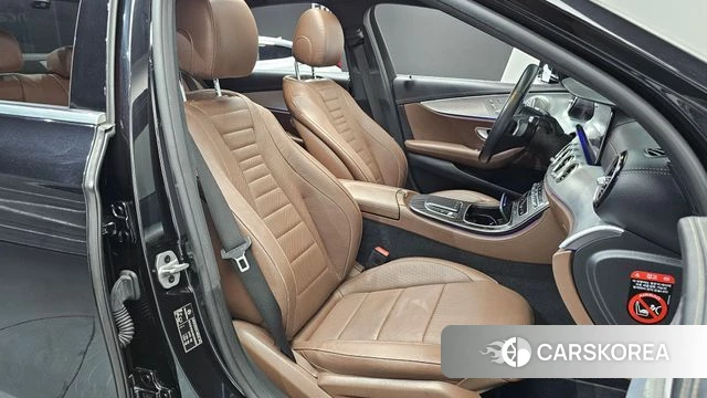 Mercedes-Benz E-Class W213 2021 Черный из Кореи, фото 2