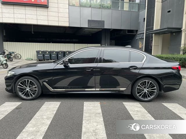 BMW 5 series 2022 Черный из Китая, фото 2